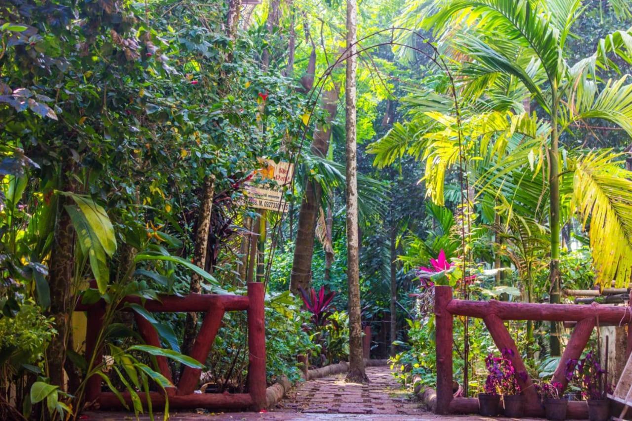 Maitreya Beach Resort Diveagar Bagian luar foto